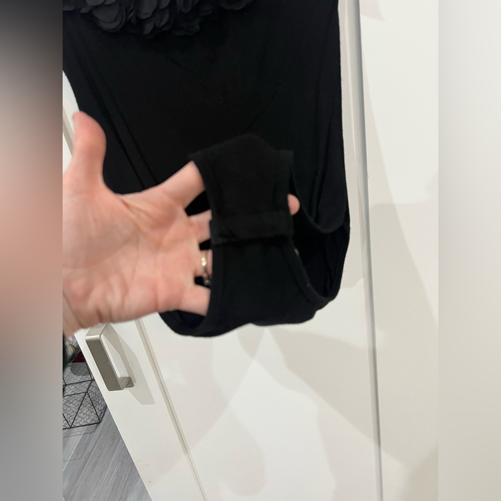 ⭐️3/$27⭐️ Black Floral Bodysuit. Women’s size small. - Picture 4 of 9